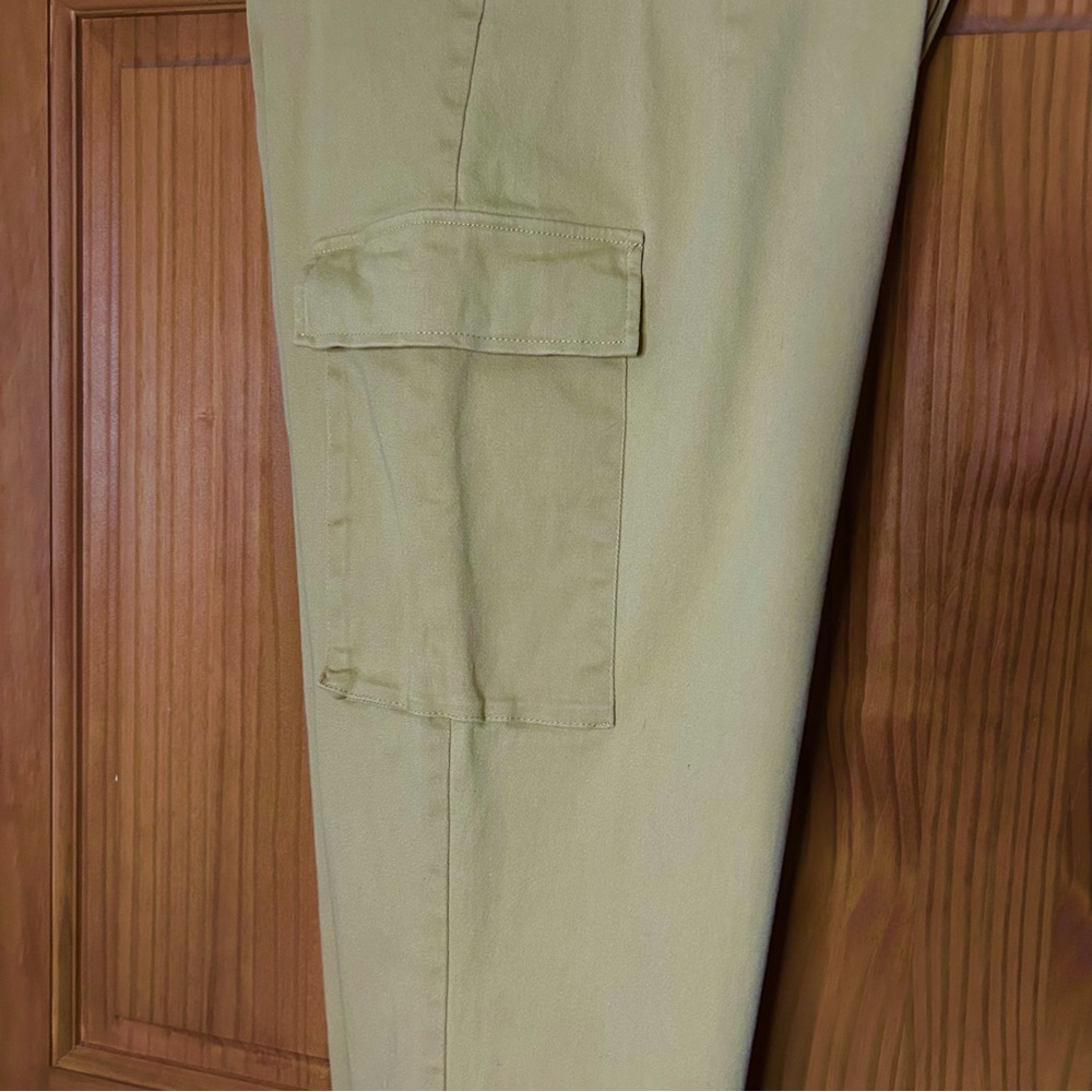 Women’s Tan Cargo Pants - Picture 5 of 8
